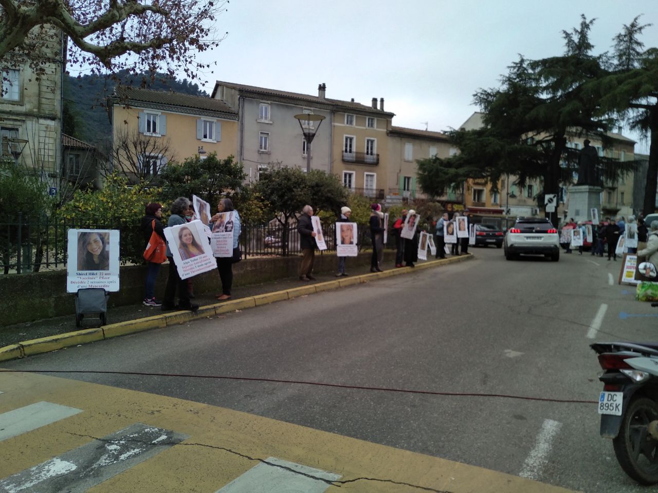 Retour sur l’action de ce samedi 7 janvier à Saint Die Des Vosges et place Ollier aux Vans en Ardèche!